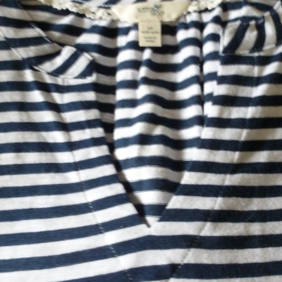 Sexy V- neck Flutter Sleeve Striped tee - Picture 6 of 10